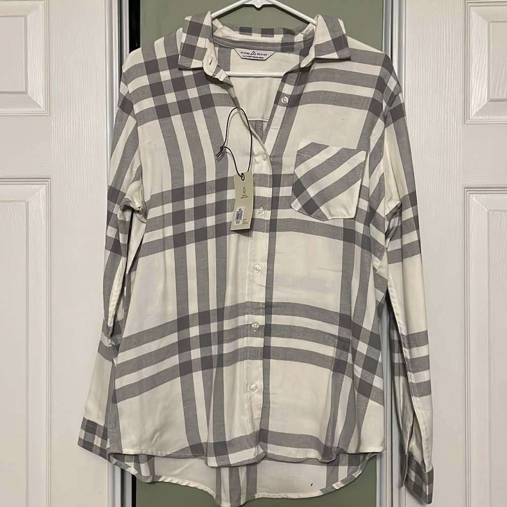 🆕 NWT Women’s Flannel, Alpine Brand, Size Medium